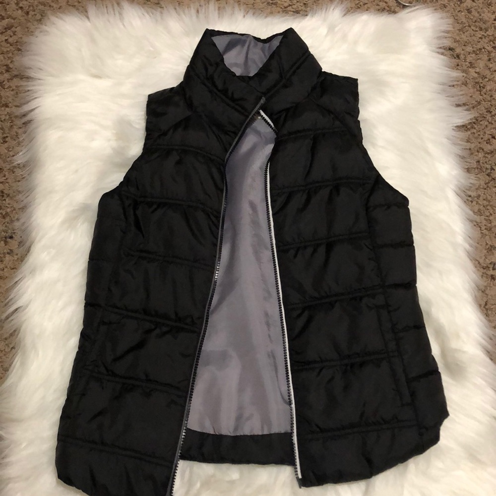 Black puffer vest